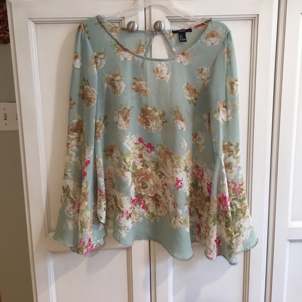 Floral bell sleeve blouse