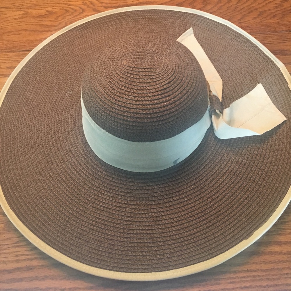 Beautiful Sun hat - Picture 2 of 4
