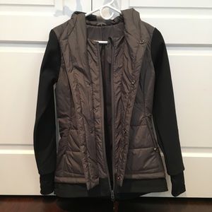 Calia (Carrie Underwood) Black & Grey Light Jacket