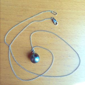 Black pearl necklace