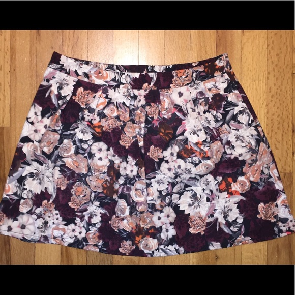 Bob's Stores Dresses & Skirts - Floral skater style skirt.