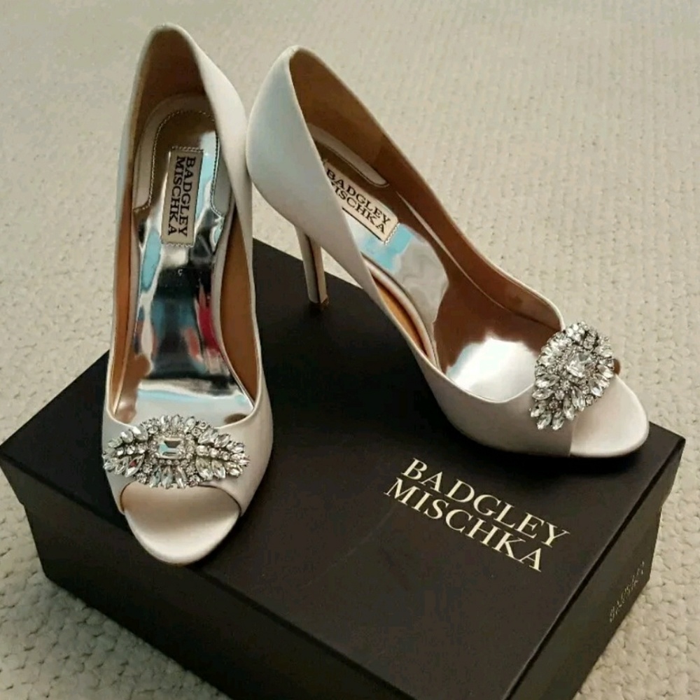Badgley Mischka Lavender II Satin Pump Ivory