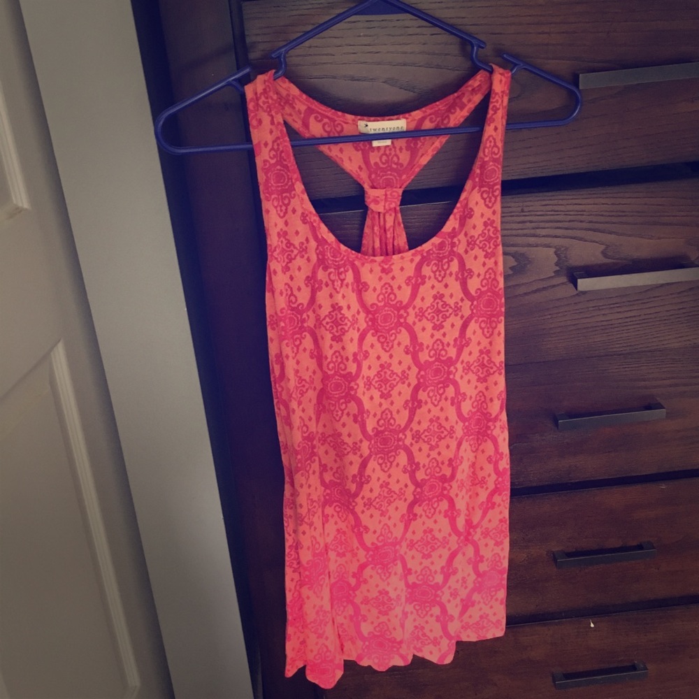 Cute halter patterned top!