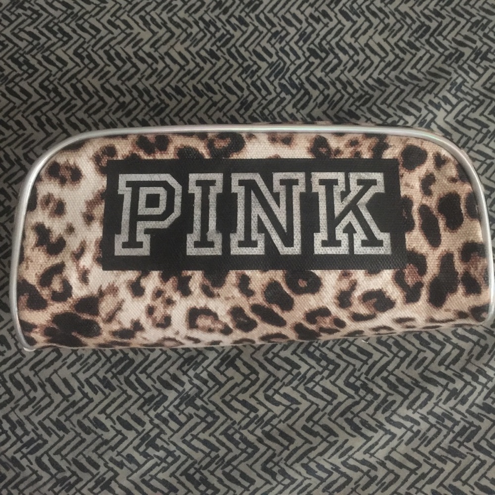 VS PINK MAKEUP BAG CHEETAH