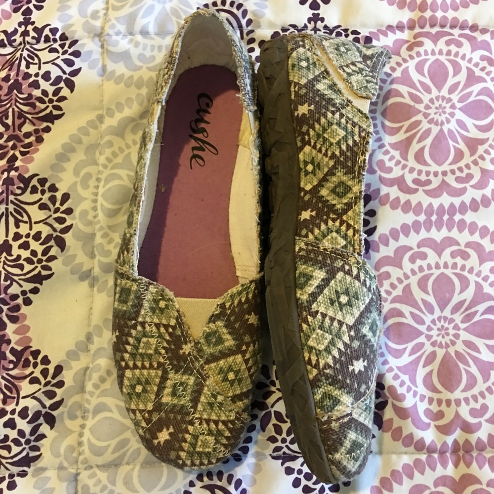 Cushe patterned canvas flares
