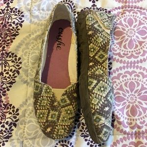 Cushe patterned canvas flares