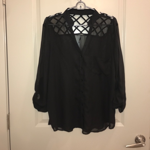 Black top - Picture 1 of 3