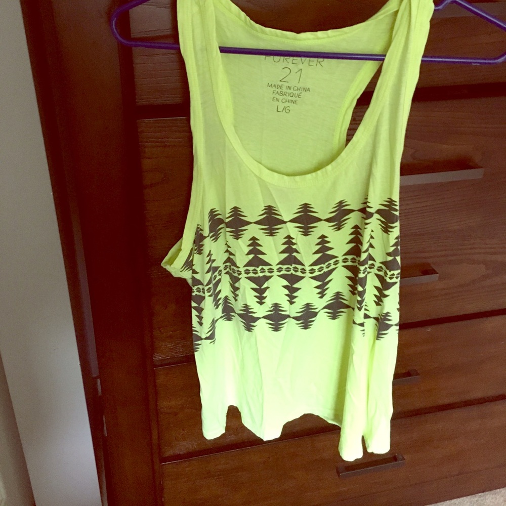 Bright patterned tank
