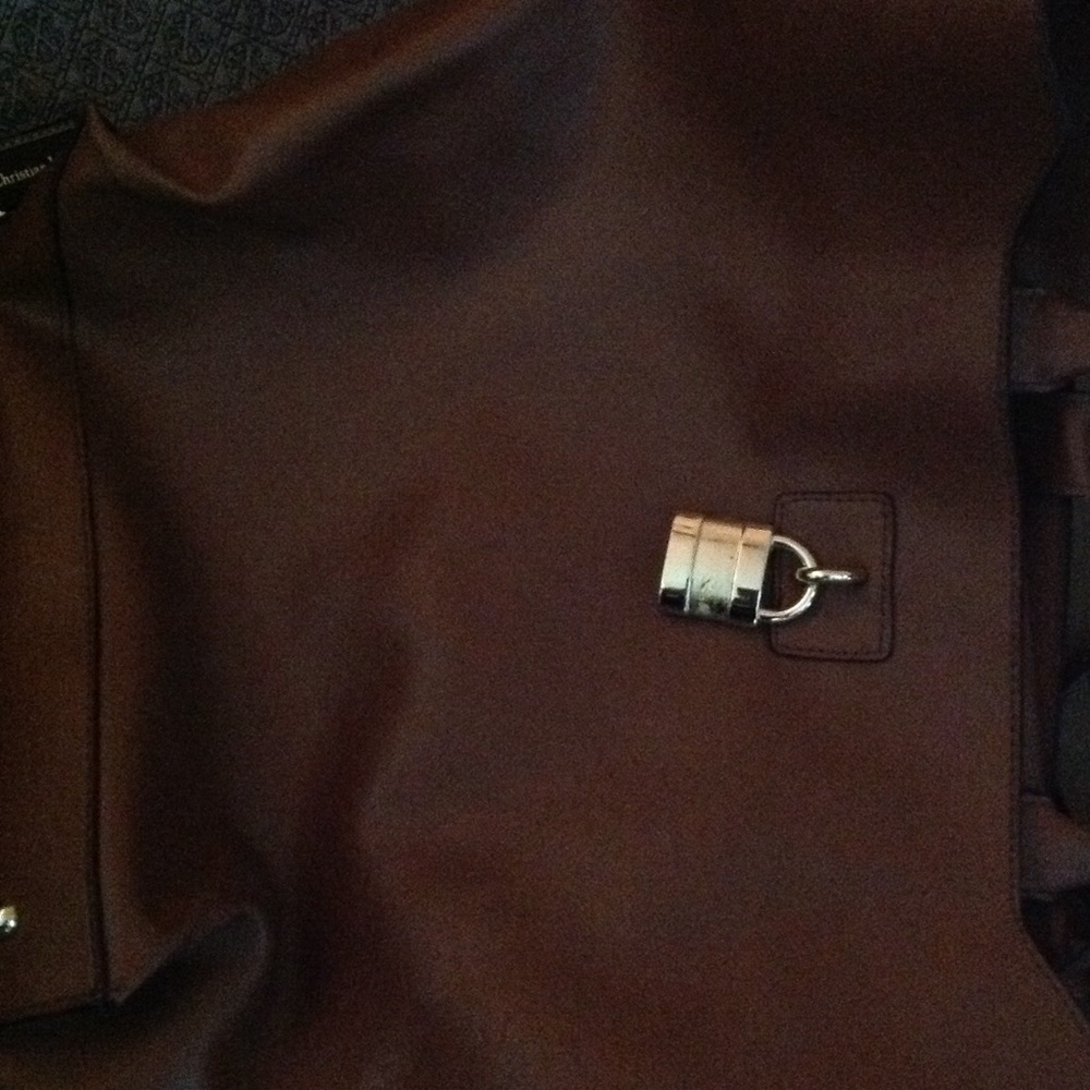 Handbags - Picture 3 of 4