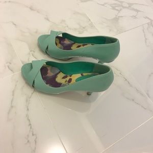 Madden Girl Aqua heels size 9