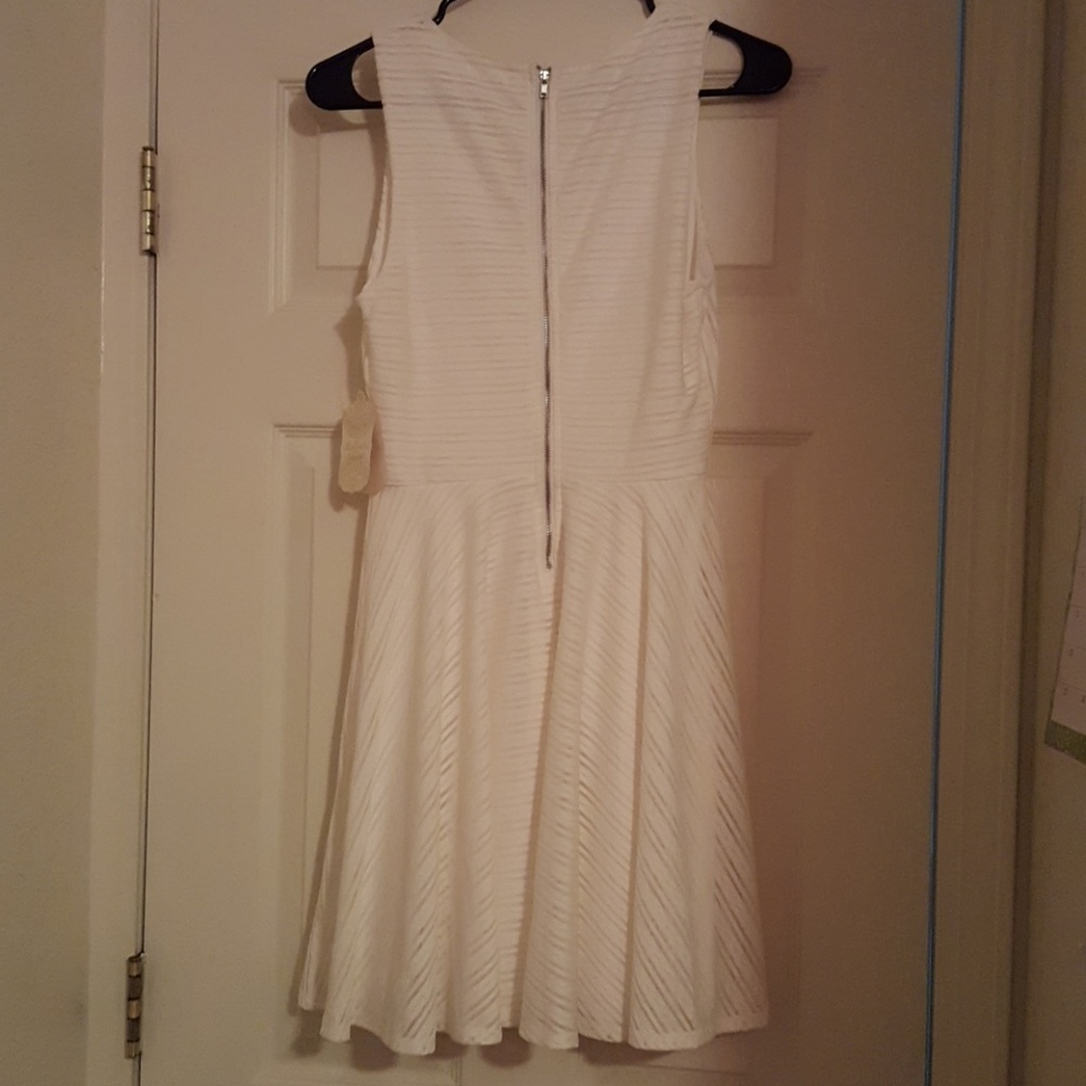 Dress - Picture 2 of 4