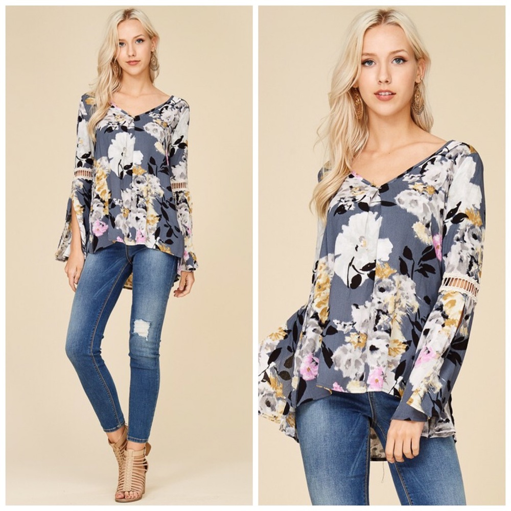 LAST 2! 💕Floral slit Bell Sleeve Tunic - Picture 6 of 7