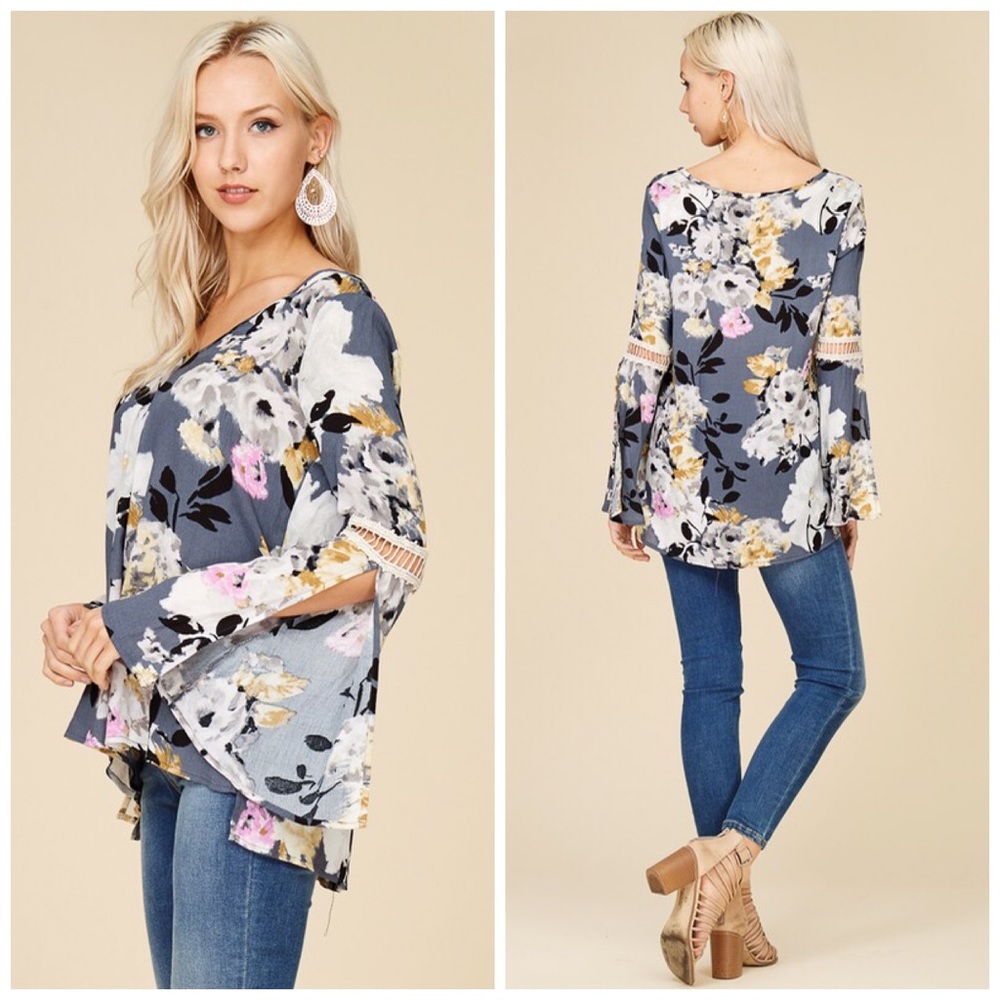 LAST 2! 💕Floral slit Bell Sleeve Tunic - Picture 7 of 7