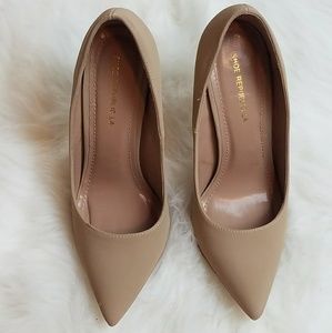 Nude Pumps