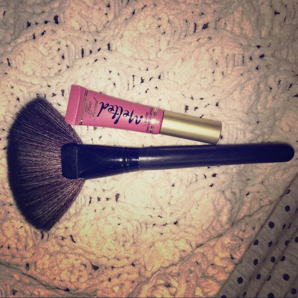 Brush & Lipstick