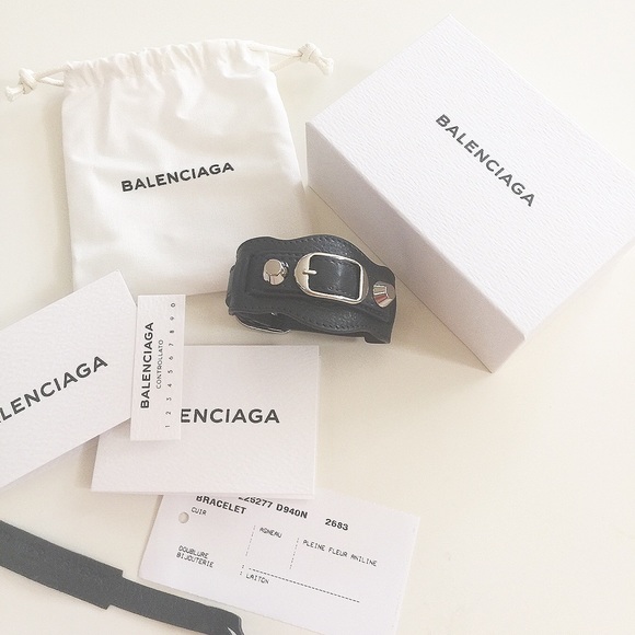 NIB Authentic Balenciaga buckle bracelet SZ M - Picture 2 of 7