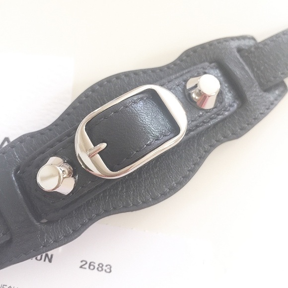 NIB Authentic Balenciaga buckle bracelet SZ M - Picture 3 of 7
