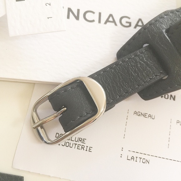 NIB Authentic Balenciaga buckle bracelet SZ M - Picture 4 of 7
