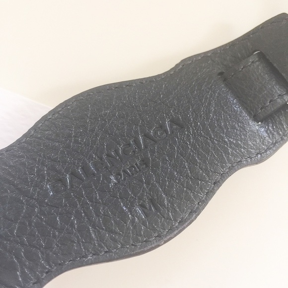 NIB Authentic Balenciaga buckle bracelet SZ M - Picture 6 of 7