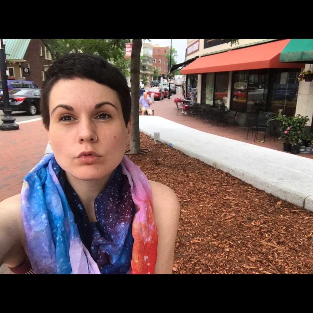 Meet your Posher, Holly