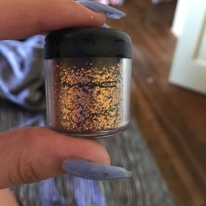 MAC glitter