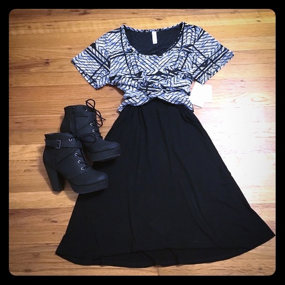 LuLaRoe Tops - NWT LuLaRoe Classic T