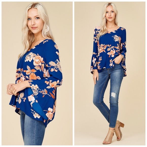 LAST 1!! 💕Leslie Bell Sleeve Floral Top - Picture 2 of 2