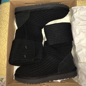 Size 9 never worn uggs in the style Cardy