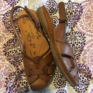 Baretrapes brown sandals