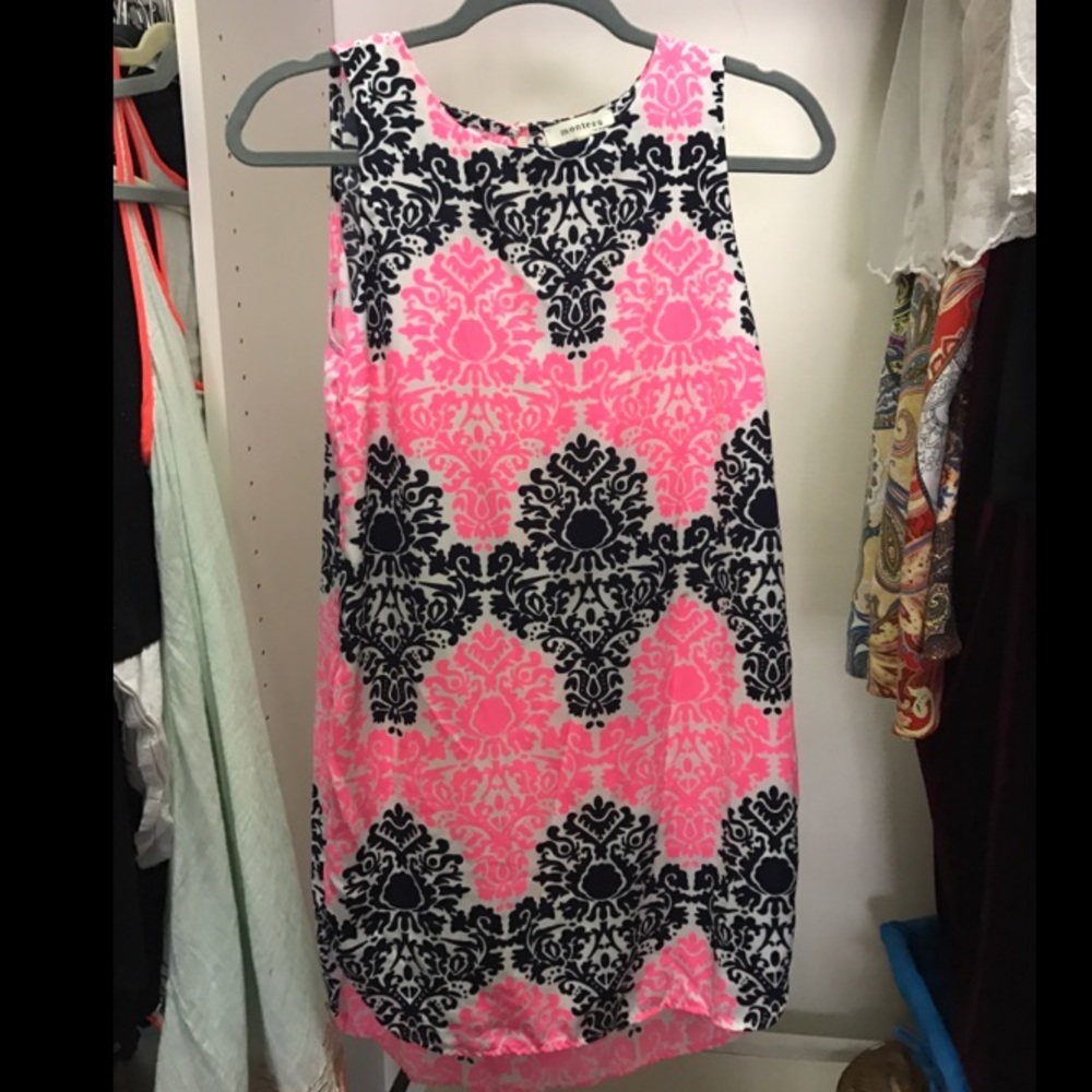 Geometric printed shift dress.