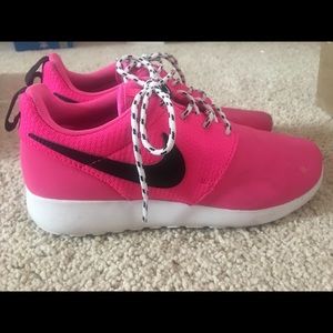 Nike Roshe Run - Hot Pink