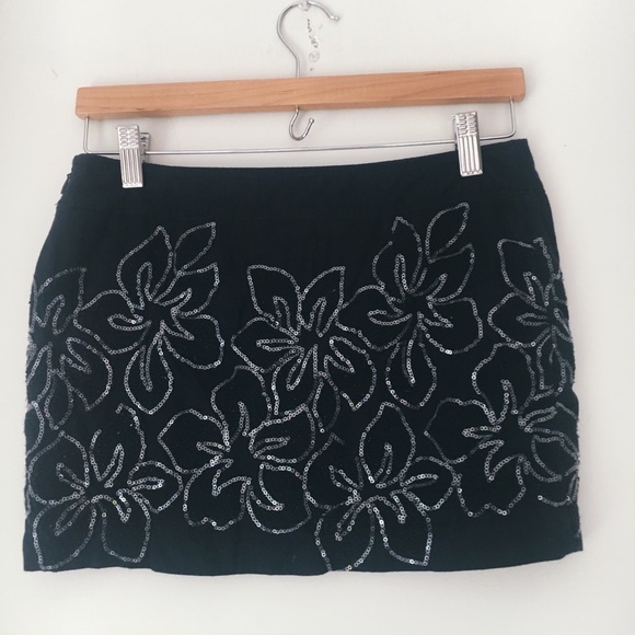 Hollister Dresses & Skirts - 🎀Hollister Navy Blue Flower Sequin Miniskirt