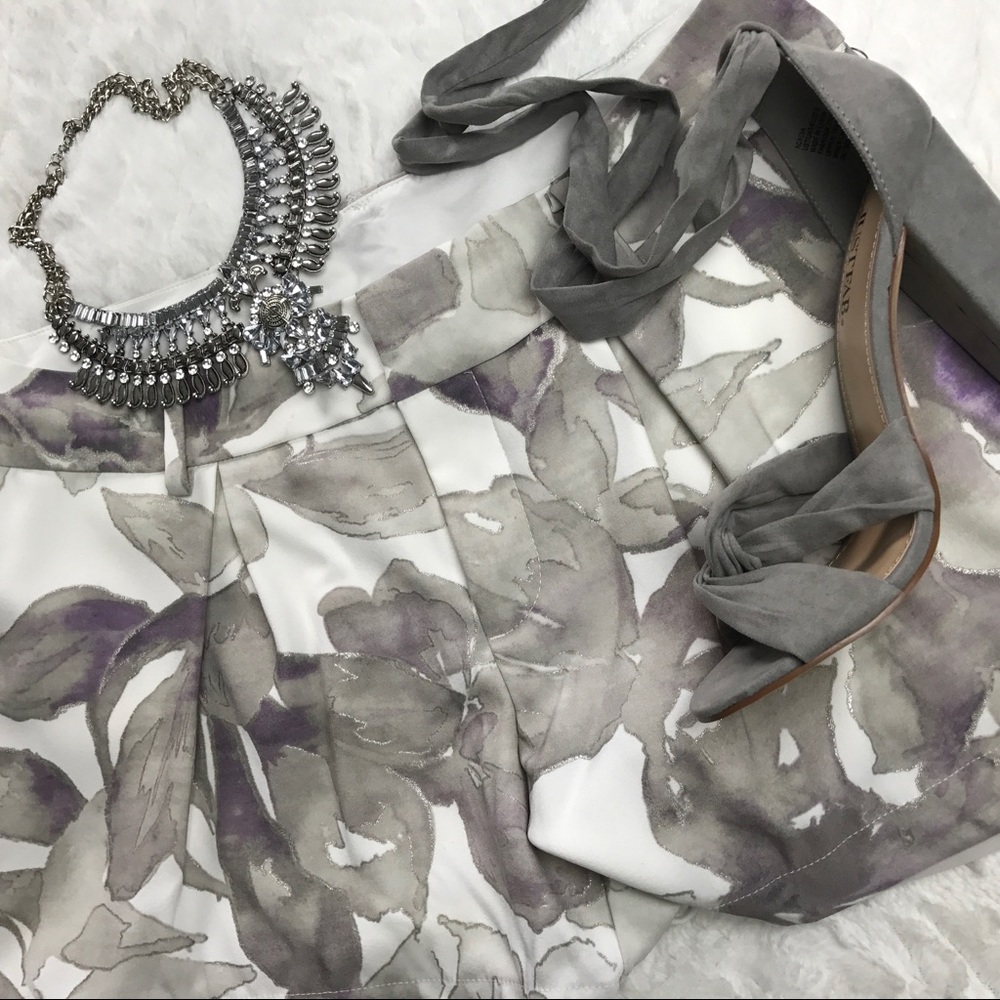 Grey Floral Simply Vera Wang Cute Dressy Shorts