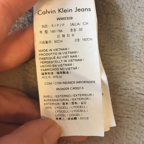 Calvin Klein top FREE with bundle - Picture 5 of 5