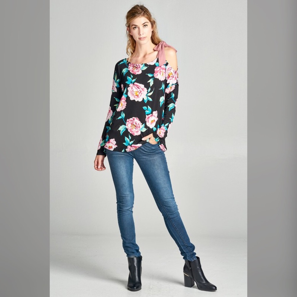 LAST 1! 🌸Knit Floral - one tie shoulder top - Picture 4 of 4