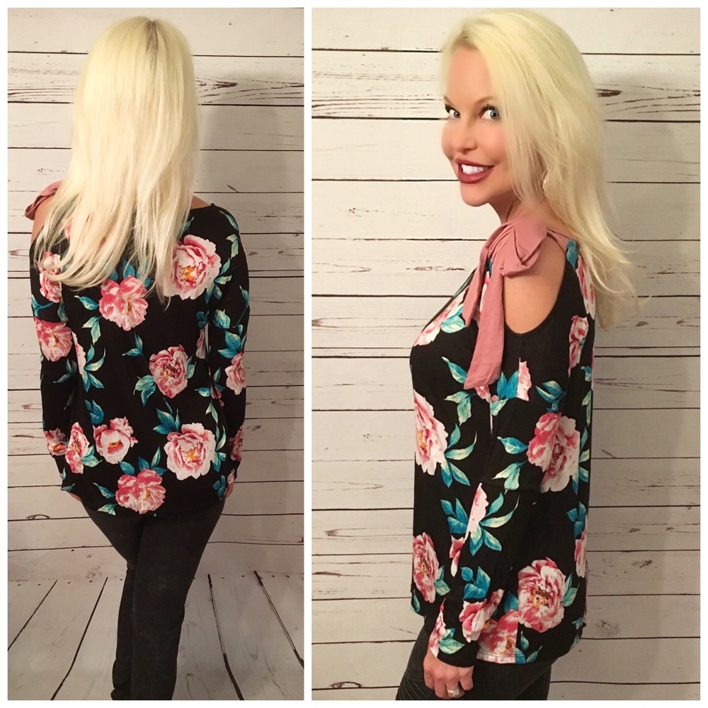 LAST 1! 🌸Knit Floral - one tie shoulder top - Picture 3 of 4
