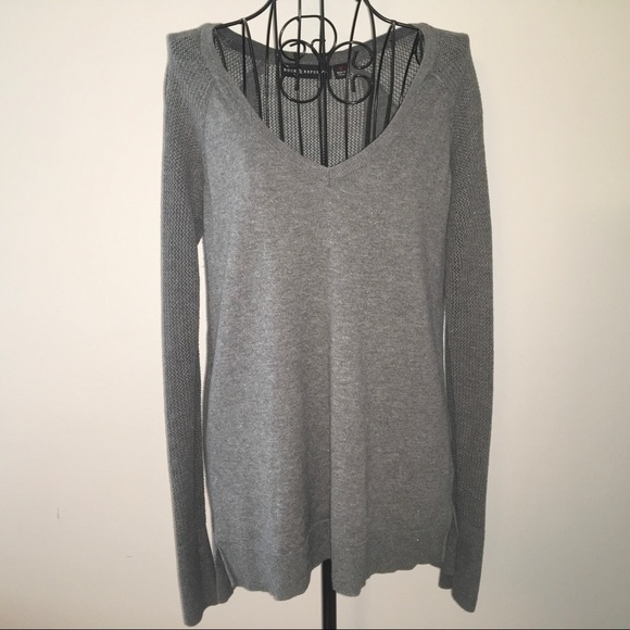 🆕Listing!👚Rock & Republic V neck tunic sweater👚 - Picture 2 of 5