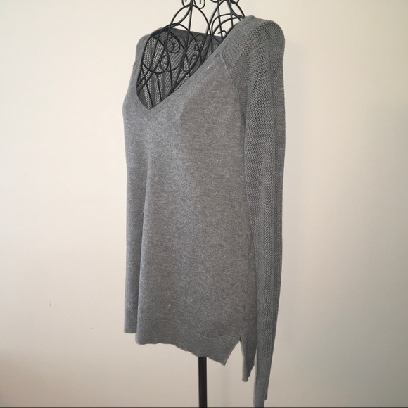 🆕Listing!👚Rock & Republic V neck tunic sweater👚 - Picture 3 of 5