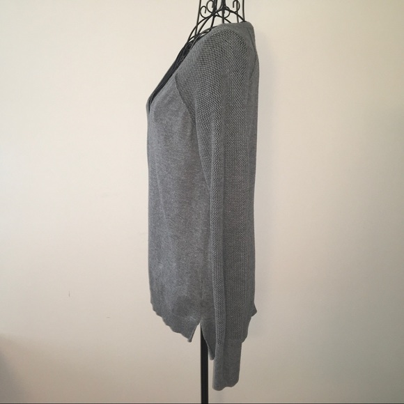 🆕Listing!👚Rock & Republic V neck tunic sweater👚 - Picture 4 of 5