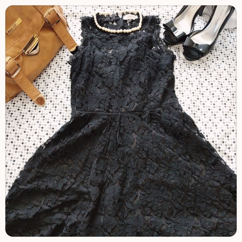 Sleeveless A-line Lace Dress