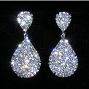 💧GORGEOUS Stone TEARDROP Earrings💧