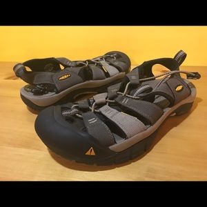 Men's Size 9 Gray Keen Waterproof Sport Sandals