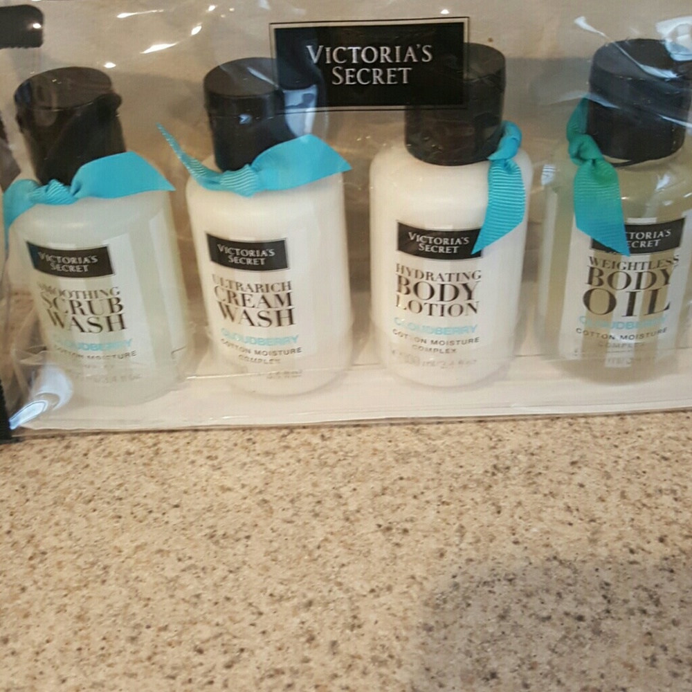 Victoria's Secret Cloudberry Travel Gift Set