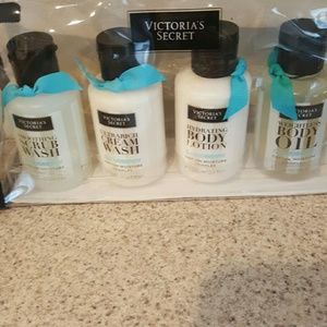 Victoria's Secret Cloudberry Travel Gift Set