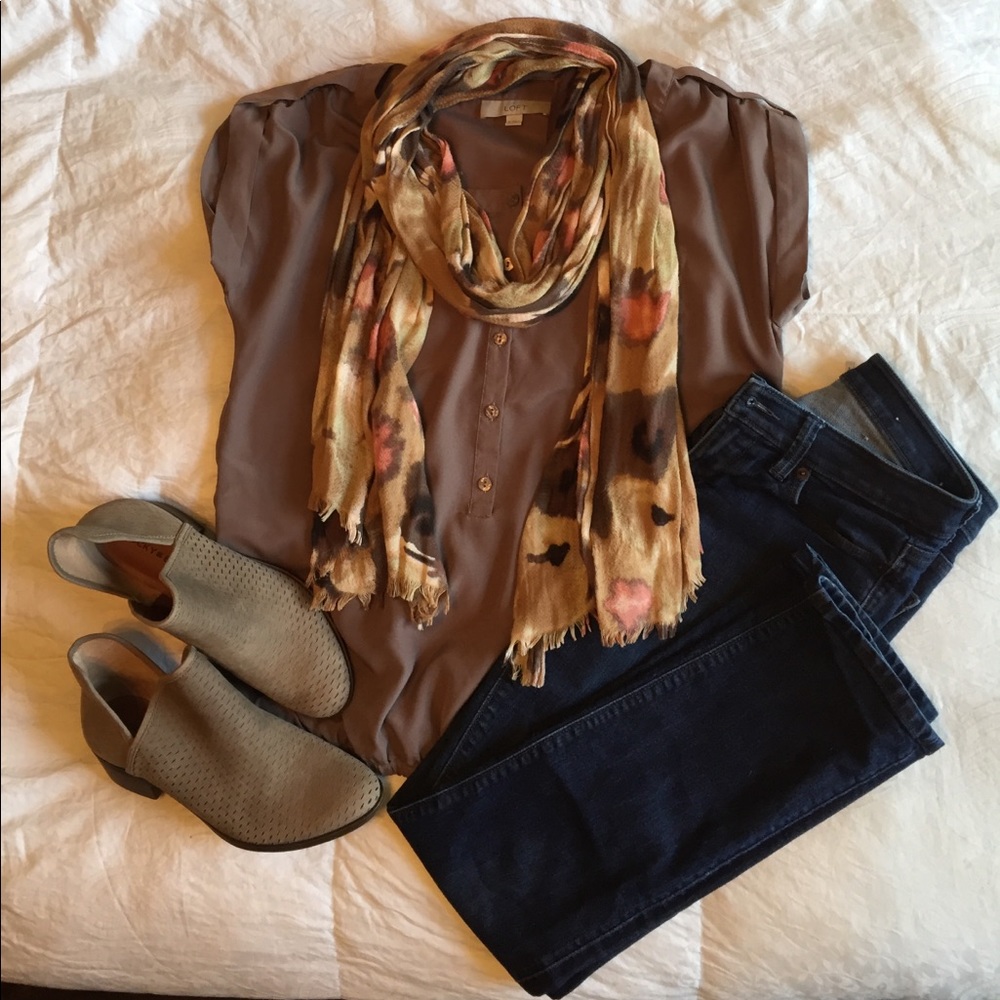 LOFT short sleeved blouse