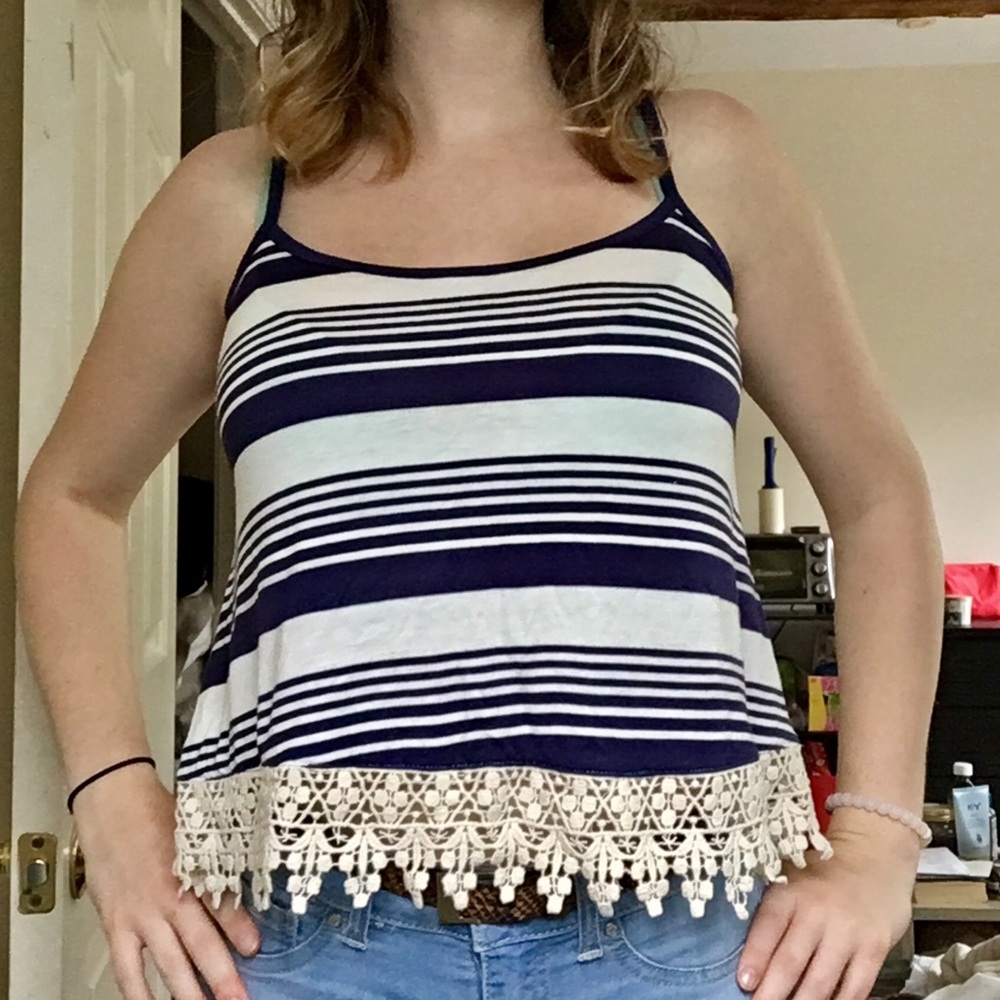 love tree happens - Stripped Crop top