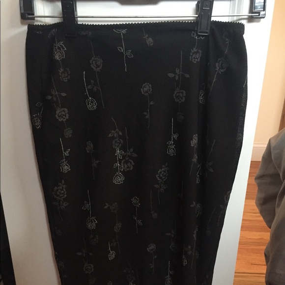 Black with silver rose print pencil skirt - Picture 1 of 3