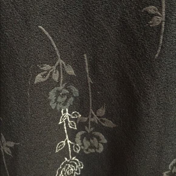 Black with silver rose print pencil skirt - Picture 2 of 3