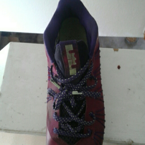 LeBron Low 11 Raspberry - Picture 2 of 2