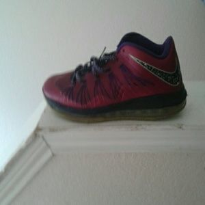 LeBron Low 11 Raspberry